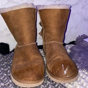 brown ugg bow boots🤎